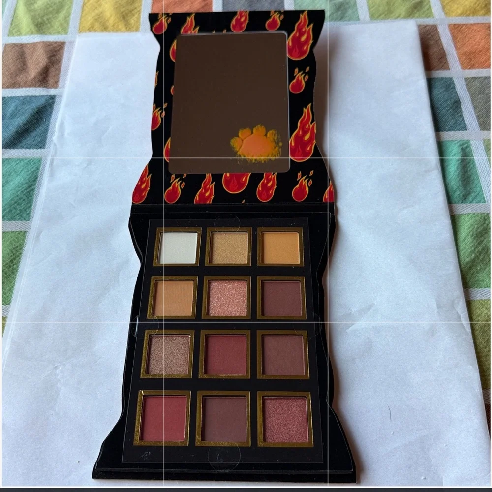 🔥🧀🔥 CHEETOS FLAMIN’ HOT MAKEUP BUNDLE 🔥🧀🔥NWT 🔥🧀🔥